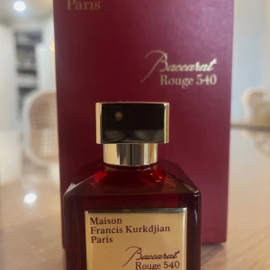 Baccarat Rouge 540 Extrait 70ml - Tja säljer nu min baccarat rouge 540 säljer den för att få pengar. Priset kan diskuteras och hör av er om frågor