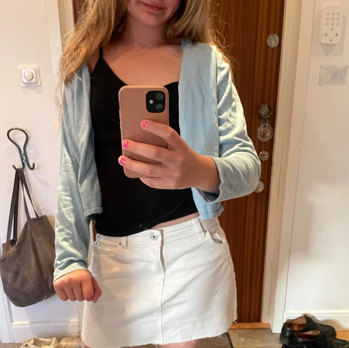 Vit jeanskjol med fickor