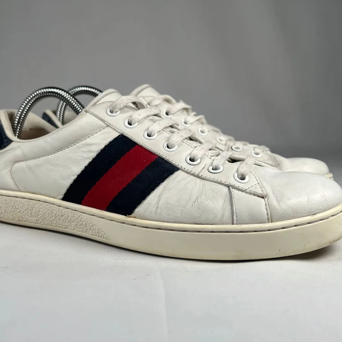 Gucci ace skor  vita sneakers med röd/blå rand - 2