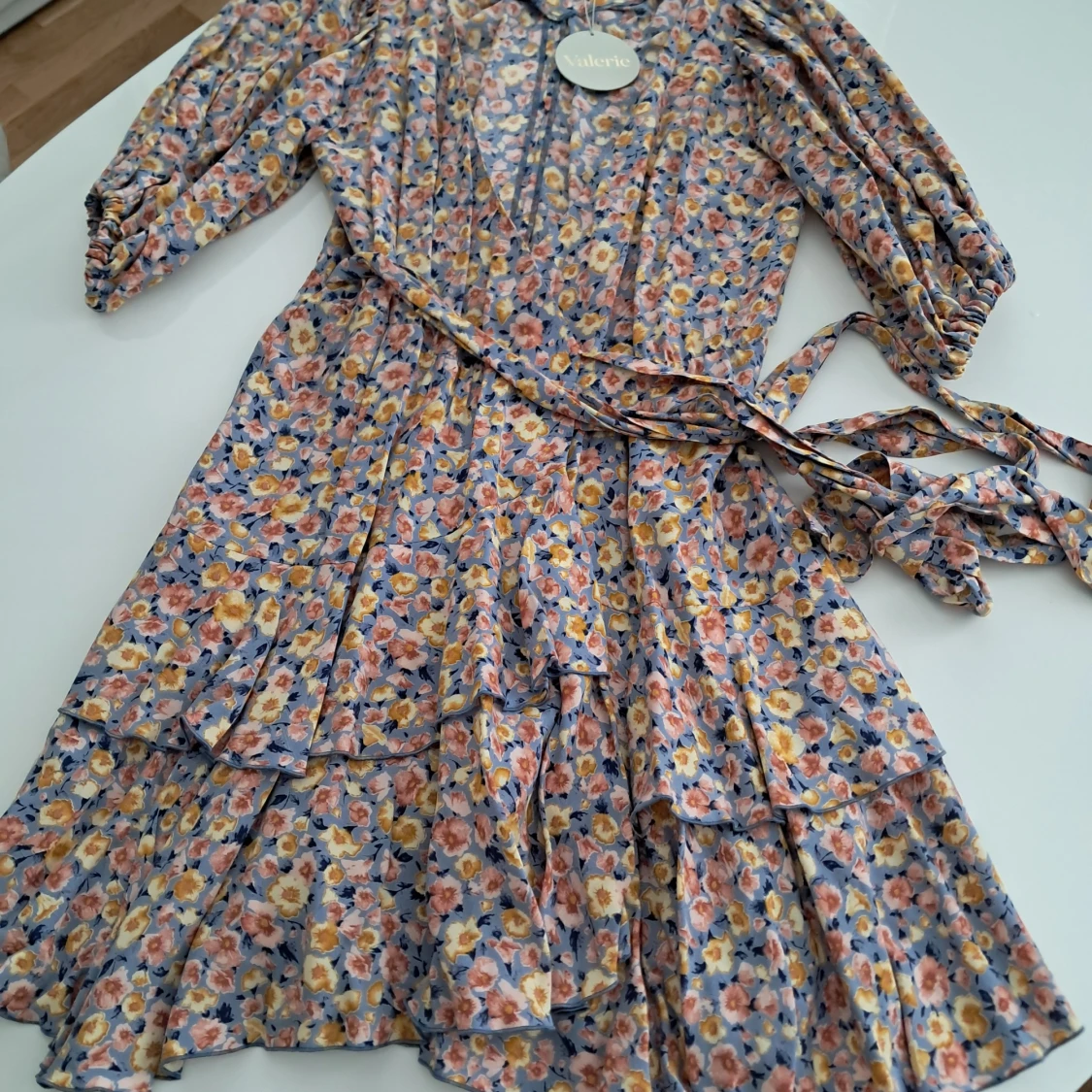 Blommig kortklänning från Valerie
