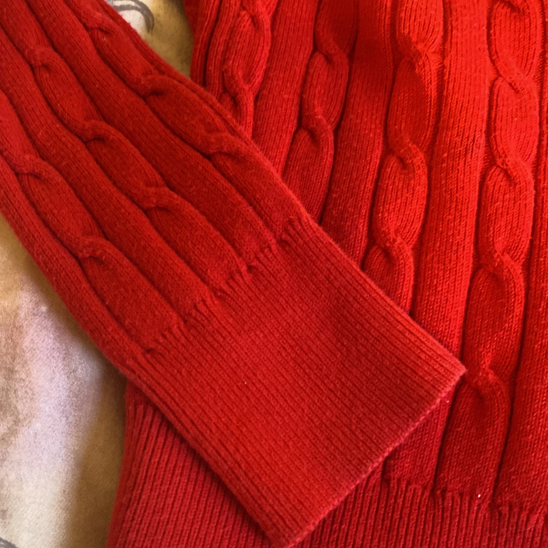 Röd kabelstickad tröja från Gant - 3