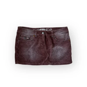 Lowrise jeans skirt - I am selling this Jean skirt form Cowgirls in a size L but fits an M or S in my opinion. Write to me for measurements or other details💞