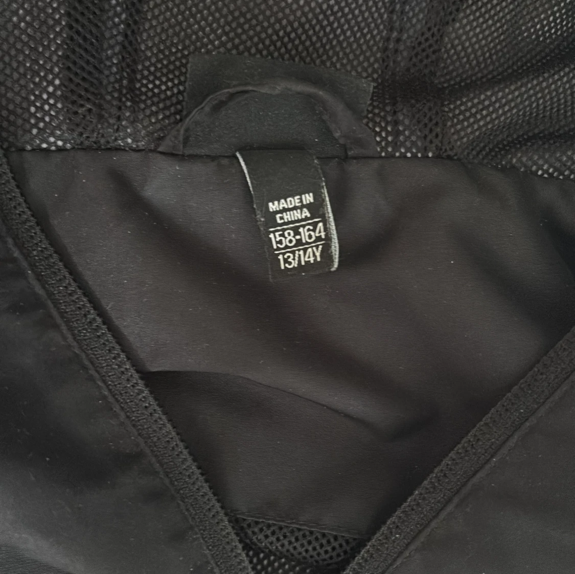 Svart vindjacka från Ellesse med luva - 4