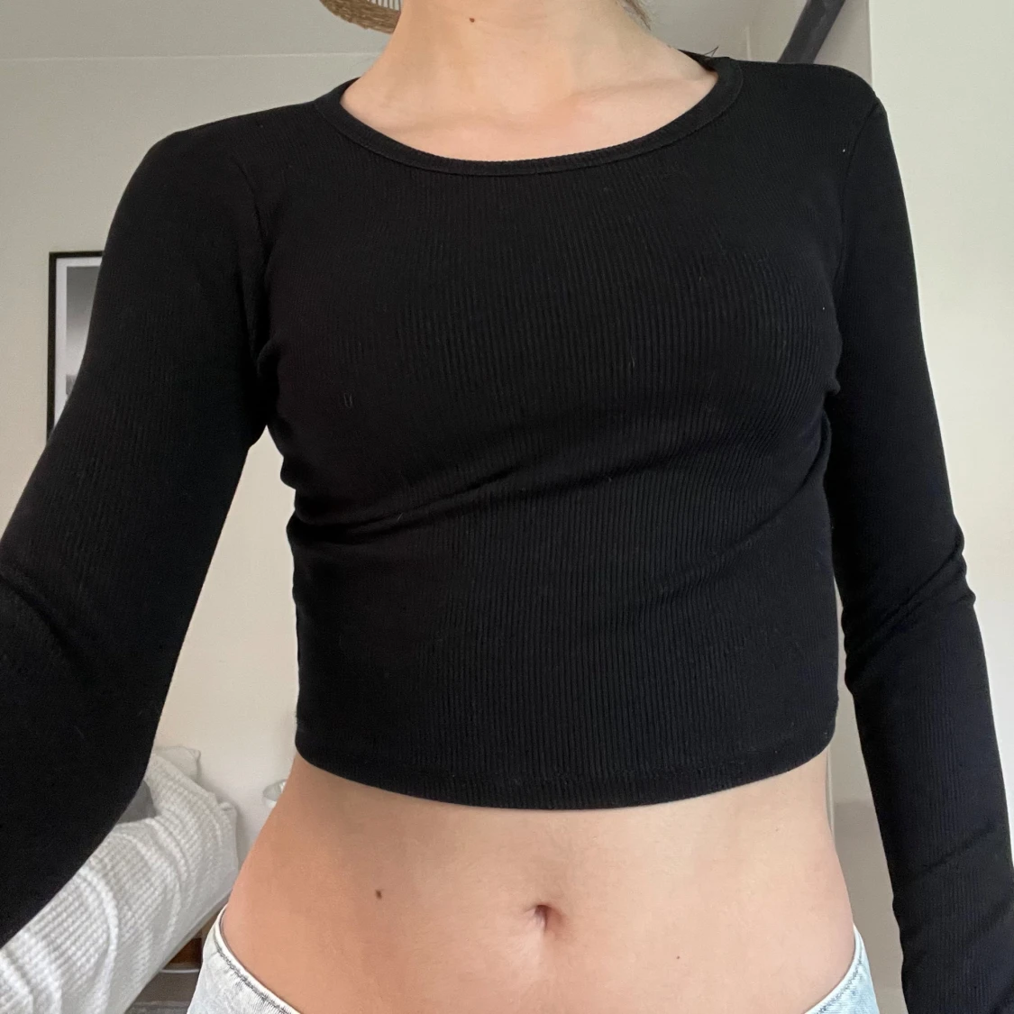 Svart croppad långärmad topp  - 1