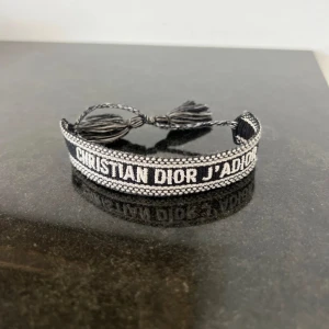 Christian dior armband - Ett snyggt armband från christian dior