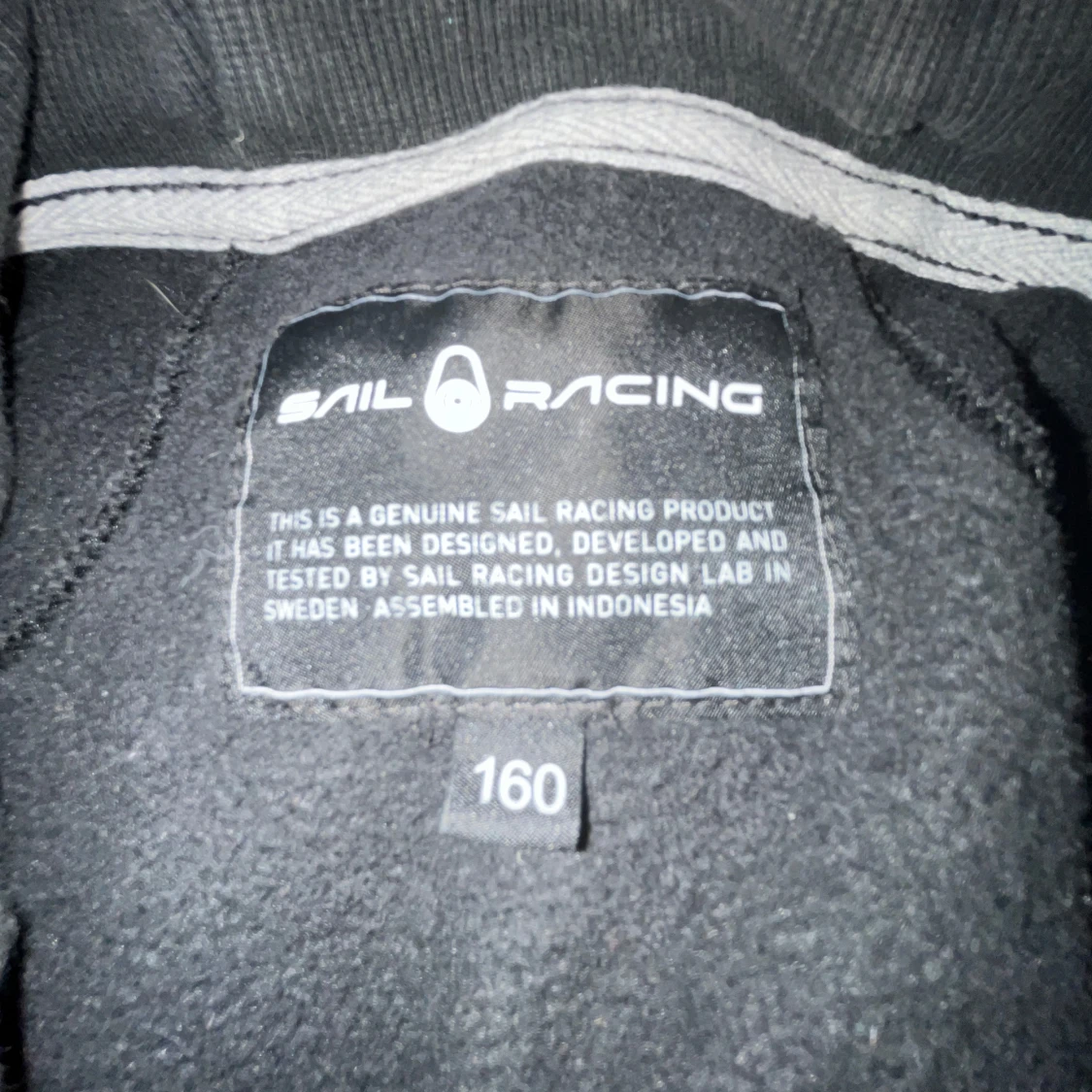 Svart hoodie Sail Racing  - 2