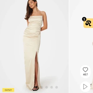 Balklänning  - Säljer en supersnygg champagnefärgad balklänning i satin. Klänningen är köpt på bubbleroom i storlek 36. Klänningen har inga defekter eller liknande och är endast använd en gång.💕