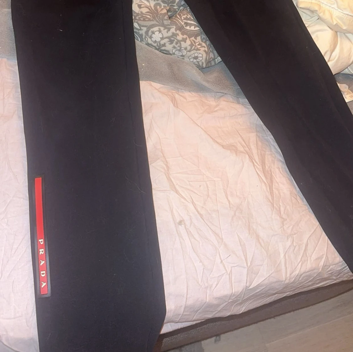 Svarta mjukisbyxor från Prada