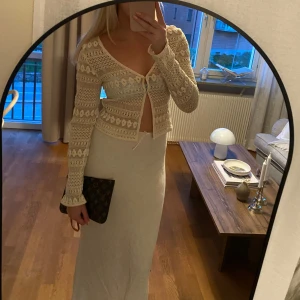Fin kofta  - Säljer denna superfina koftan med detaljer💗 Storlek S 