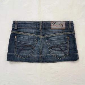 Lågmidjad micro jeanskjol  - super söt minikjol, i perfekt skick 💌alla tillgängliga bilder finns redan i mina annonser, jag skickar inga ytterligare bilder! 