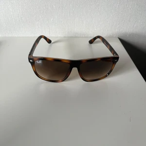 Rayban boyfriend - Helt nya. Inte orginal.