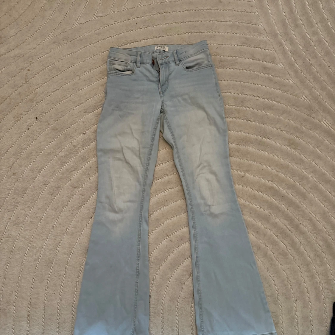Ljusblå bootcut jeans från Lindex