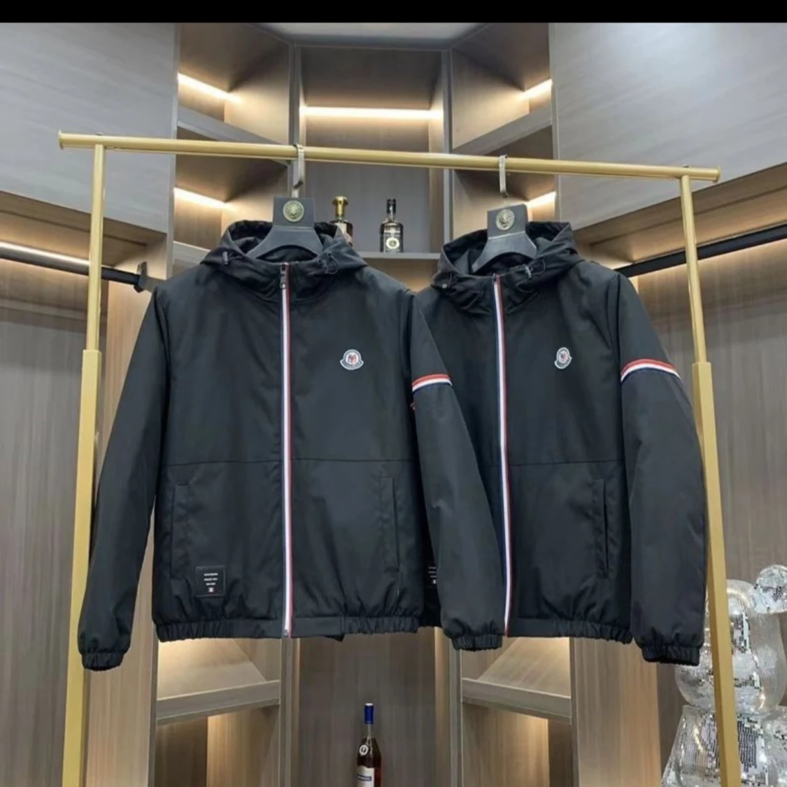 Svart vindjacka från Moncler