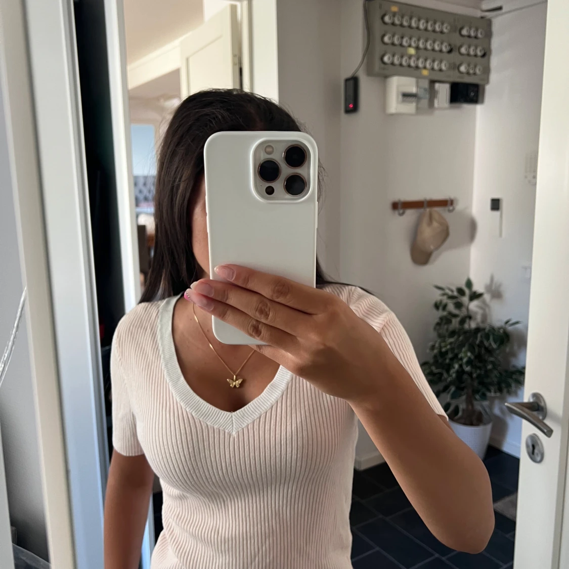 Ribbad vit topp från Divided