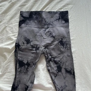 Tränings byxor - Gym/idrottbyxor i strl S. Seamless med scrunch bak. Använda nån enstaka gång, i nyskick. Tryck gärna på ”köp”.