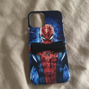 Mobilskal - Spiderman mobilskal med ett handtag typ där bak (iPhone 11)