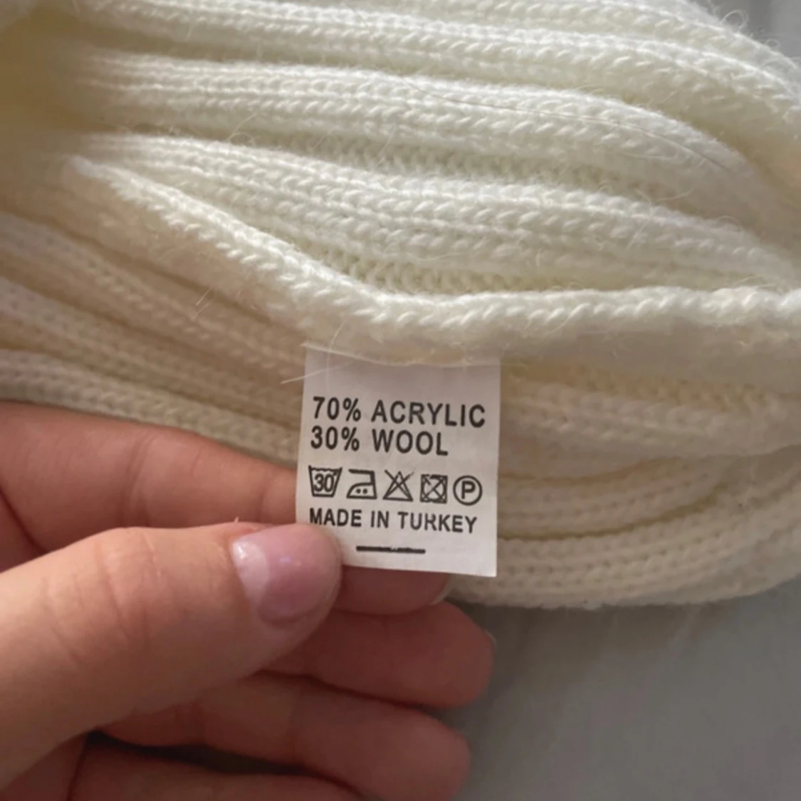 Vit ribbstickad mössa från Moncler - 3