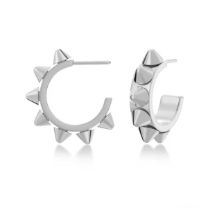 Silvriga örhängen frpn edblad - silvriga hoops med spetsiga nitar runt hela örhänget kan diskutera om priset 