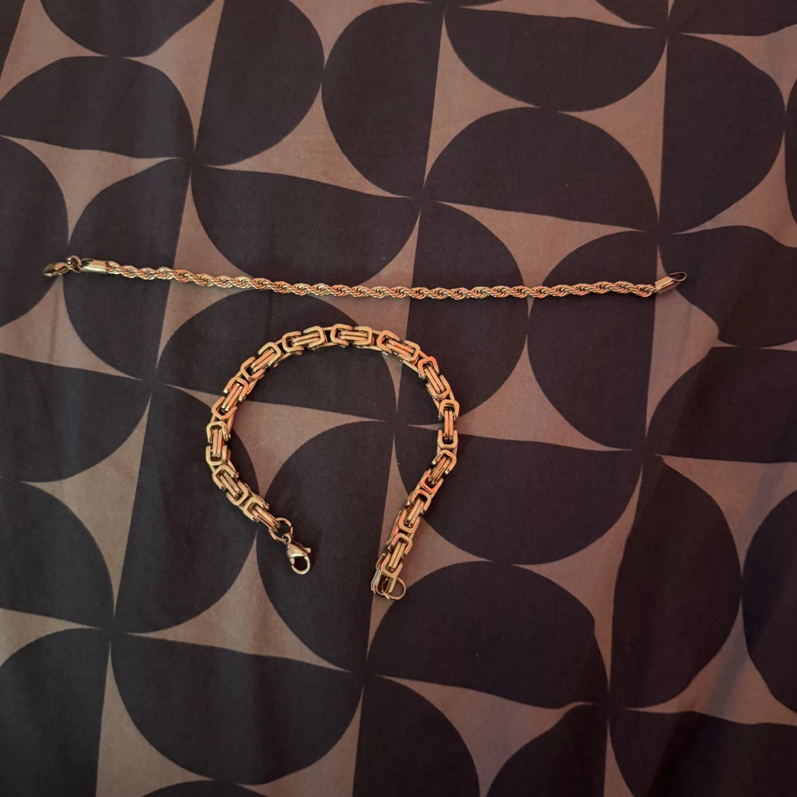 Två armband i silver  - 1