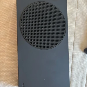 Xbox series s 1TB - Allt funkar bra Xbox är 1 år gammal handkontroll funkar jätte bra 