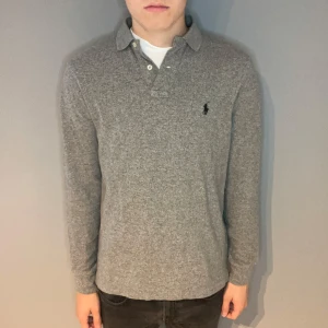 Polo Ralph Lauren tröja  - Polo Ralph Lauren tröja | storlek s | skick 10/10 | fraktar via PostNord eller Instabox på köparens bekostnad | hör av dig vid funderingar 