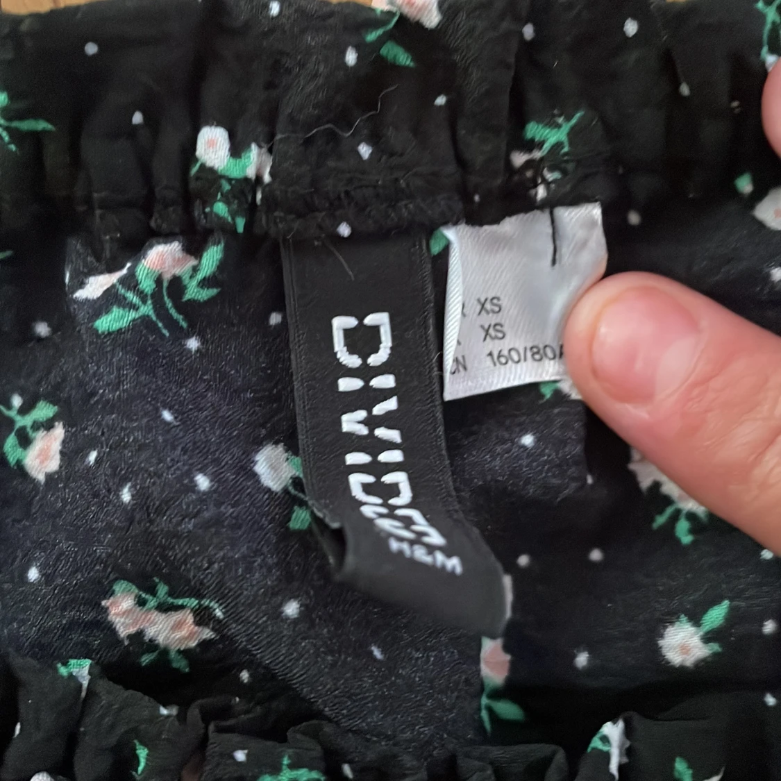 Blommig svart blus från H&M Divided - 1