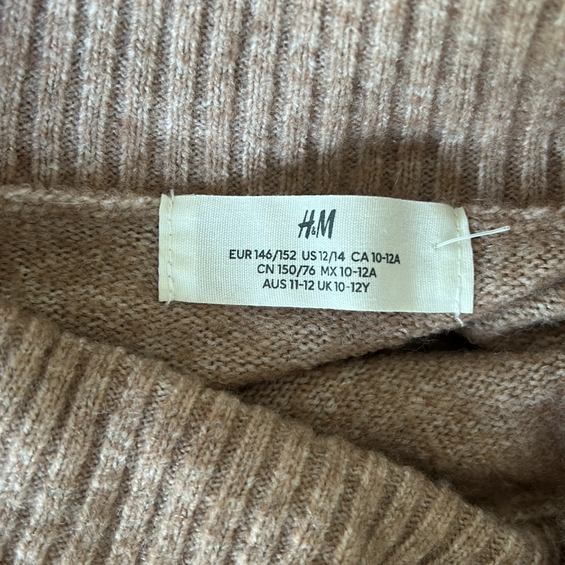 Beige offshoulder stickad tröja H&M - 2