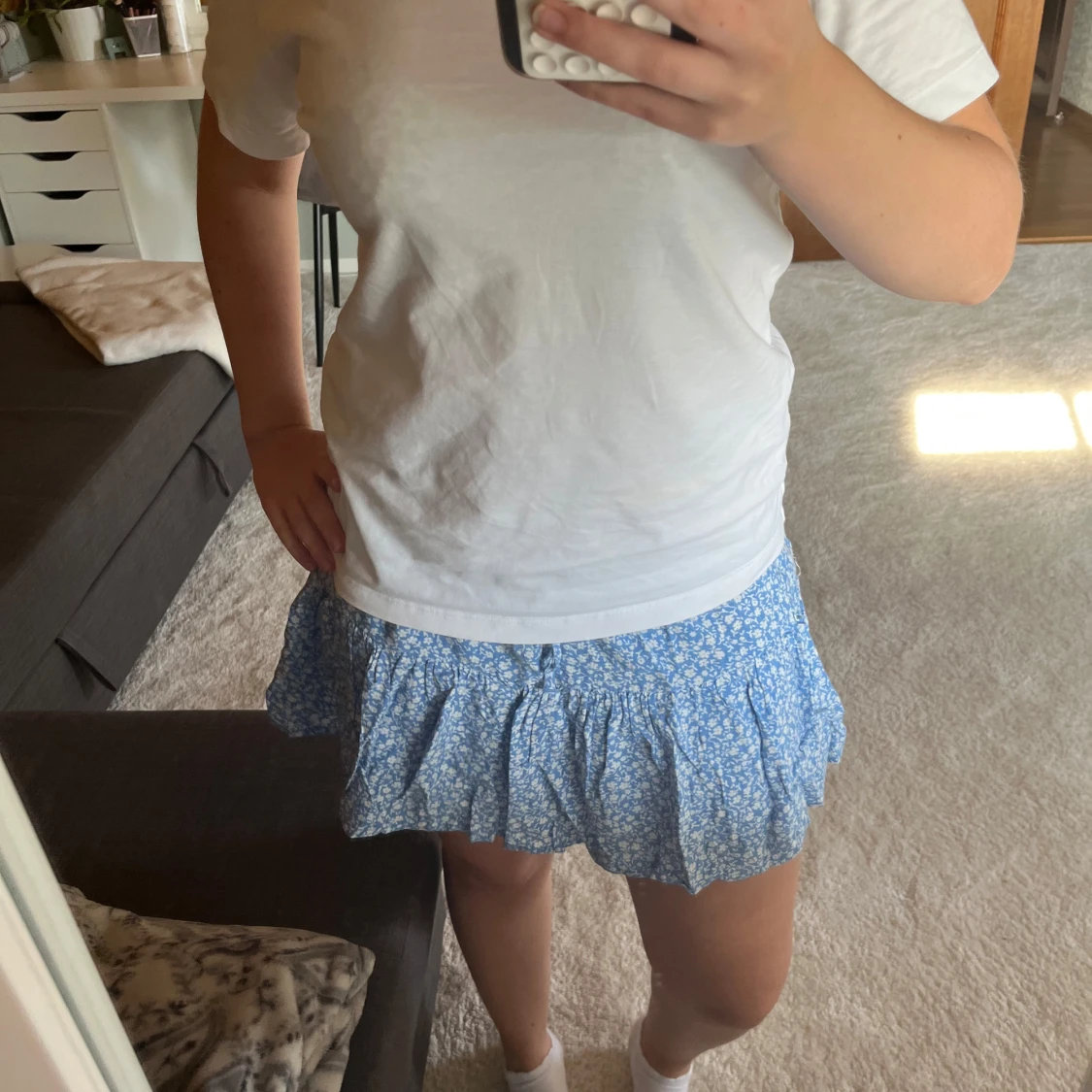 Gullig blå blommig kjol