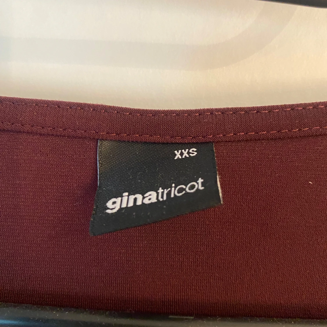 Vinröd omlottopp från Gina Tricot - 3