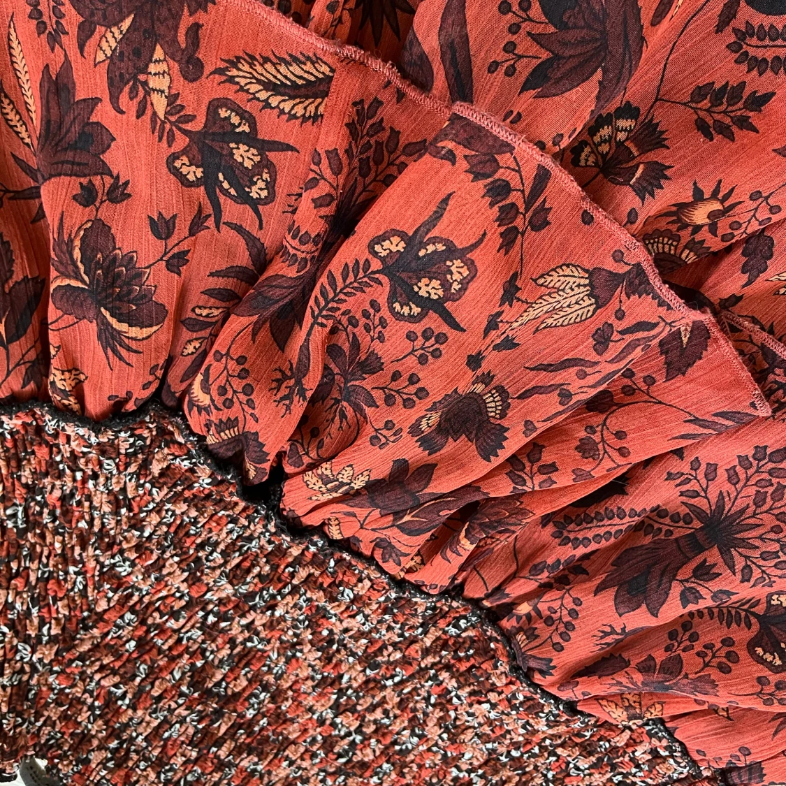 Röd blommig volangkjol med smock - 2