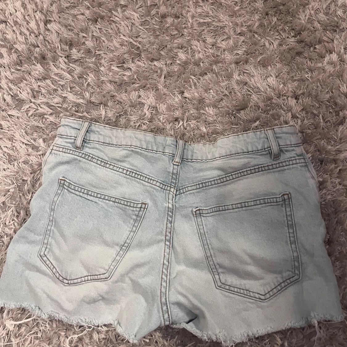 Ljusblå jeansshorts från Lindex - 2