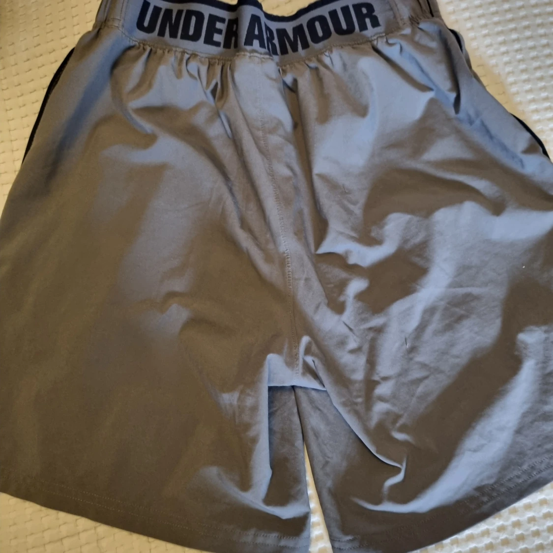 Grå shorts från Under Armour - 3