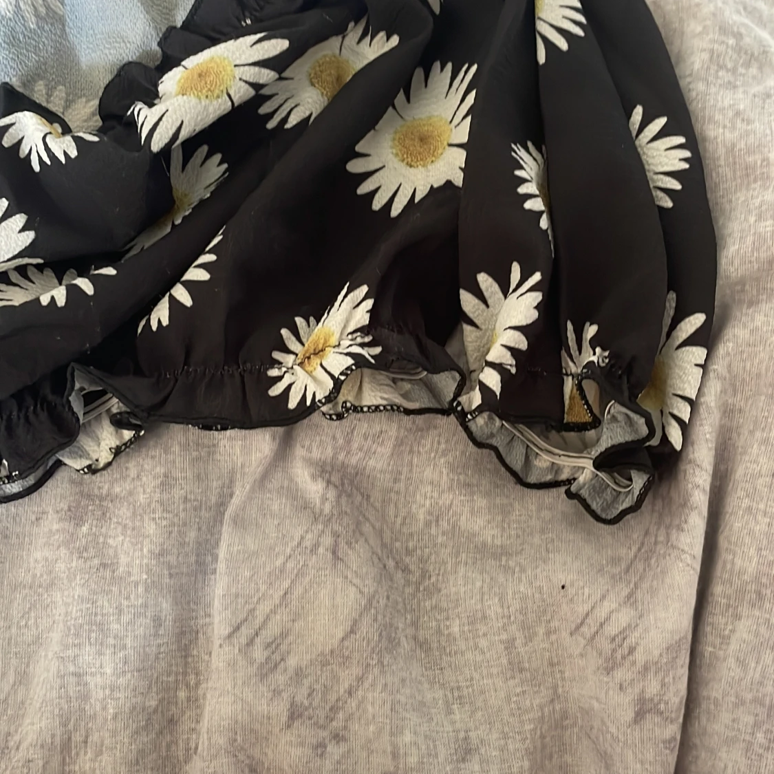 Svart offshoulder topp med prästkragar - 3