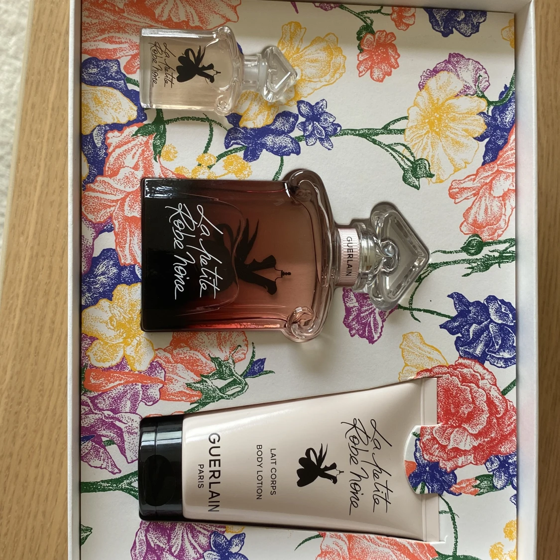 Guerlain La Petite Robe Noire presentbox - 1
