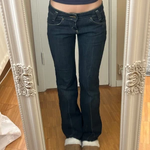 bootcut jeans från Lee - snygga mörkblå bootcut jeans från Lee med låg midja💕