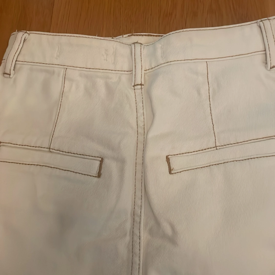 Vit cargo minikjol från Hollister - 4