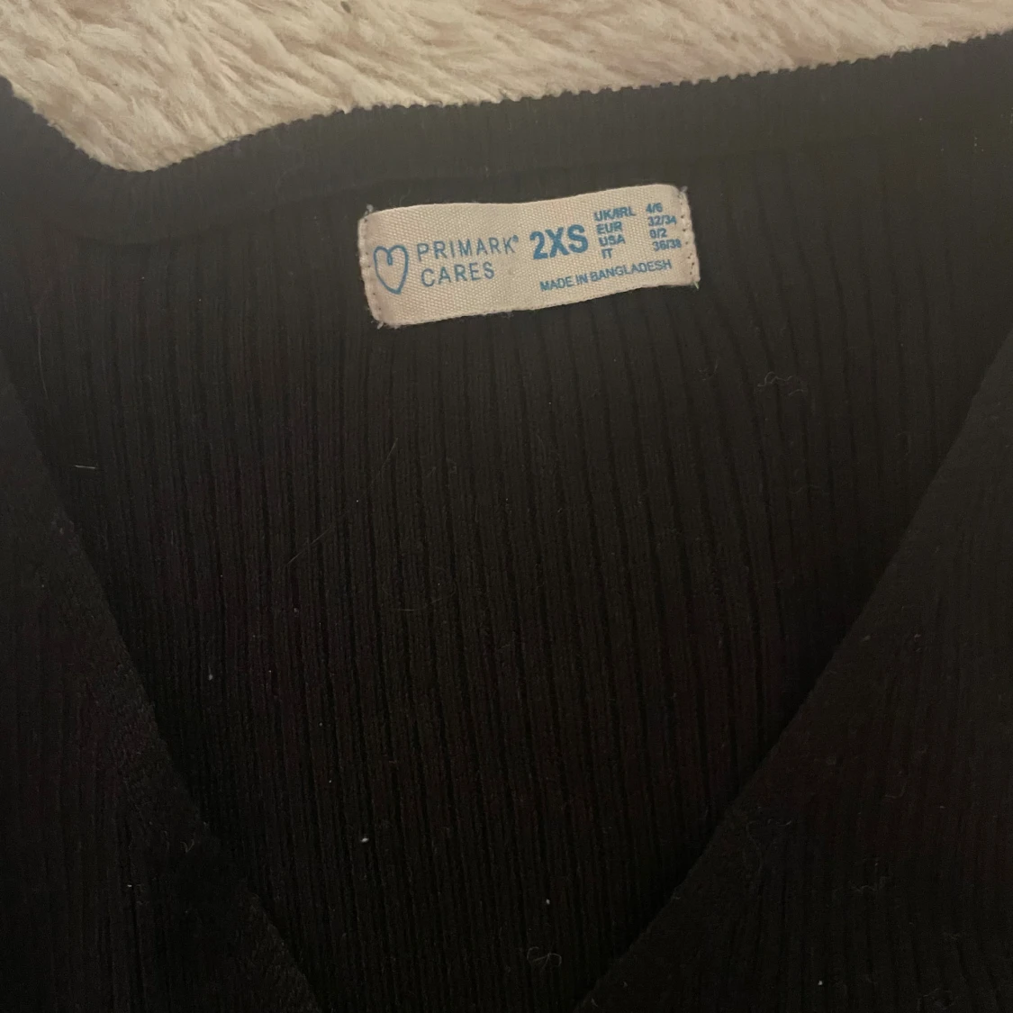 Svart v-ringad tröja från Primark - 2