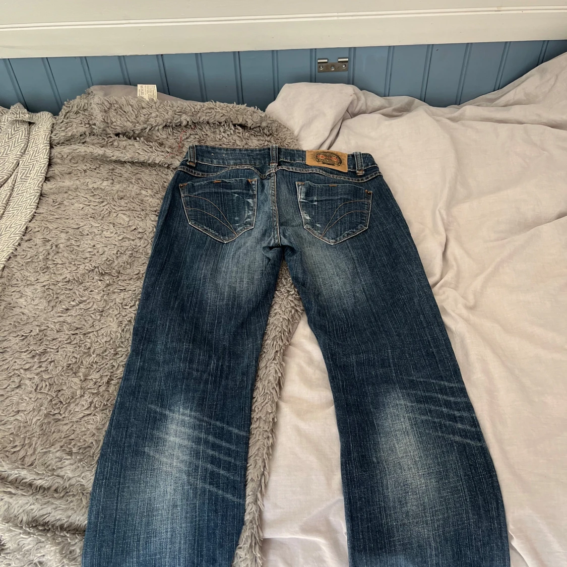 Blå bootcut jeans från Review - 1