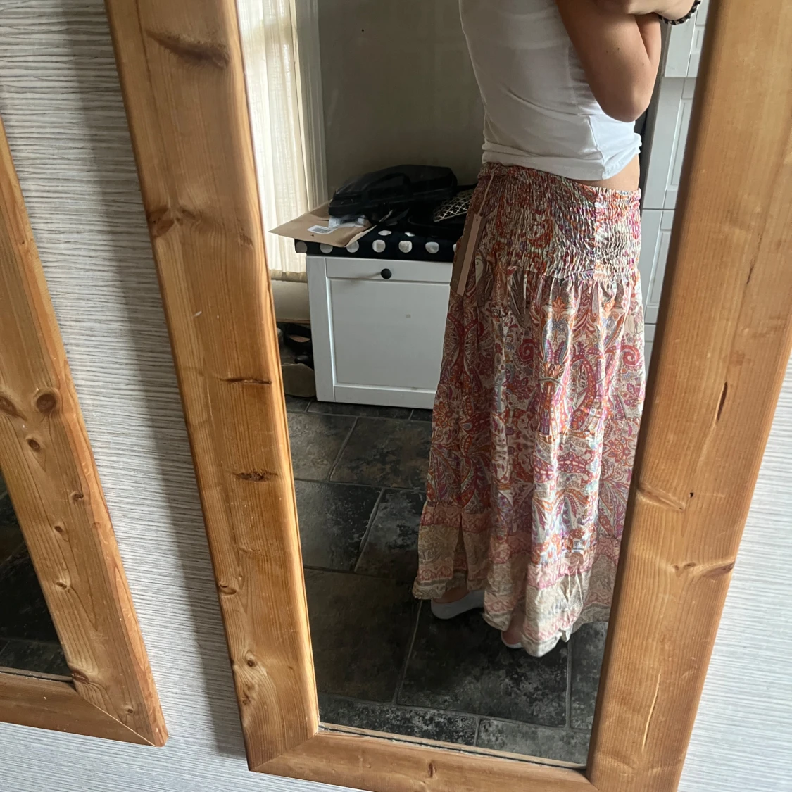 Bohemisk kortklänning med blommigt mönster - 1