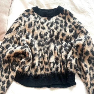 Leopardmönstrad stickad tröja - Super söt 