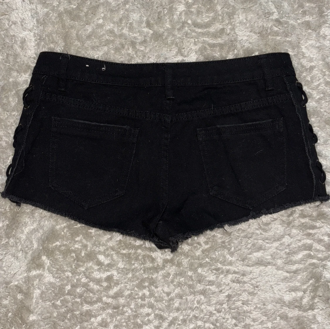 Svarta jeansshorts med snörning  - 1
