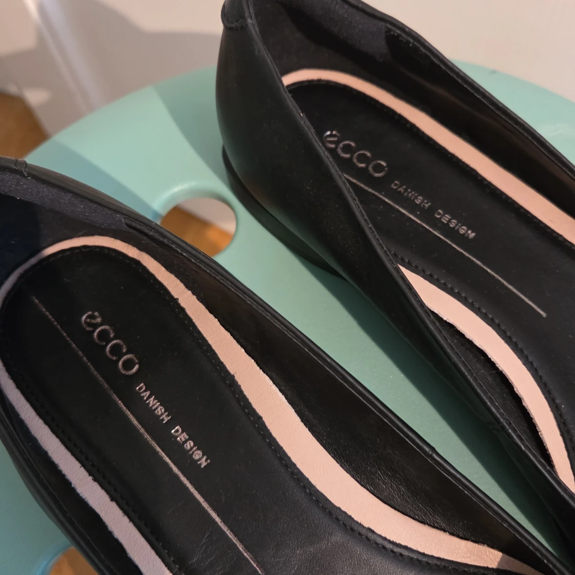 Svarta ECCO ballerinaskor i skinn - 2