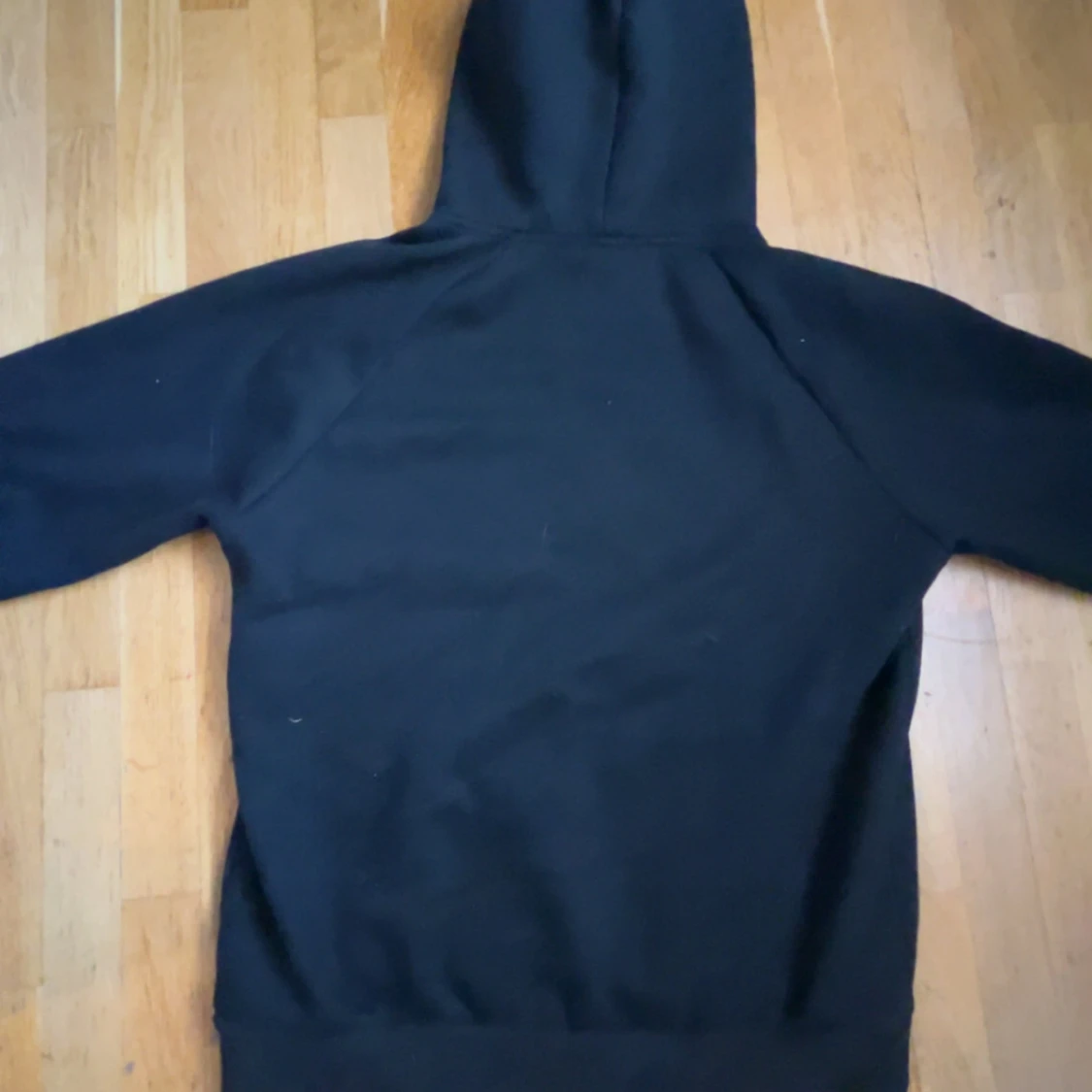 Svart Trapstar hoodie. Storlek M - 1