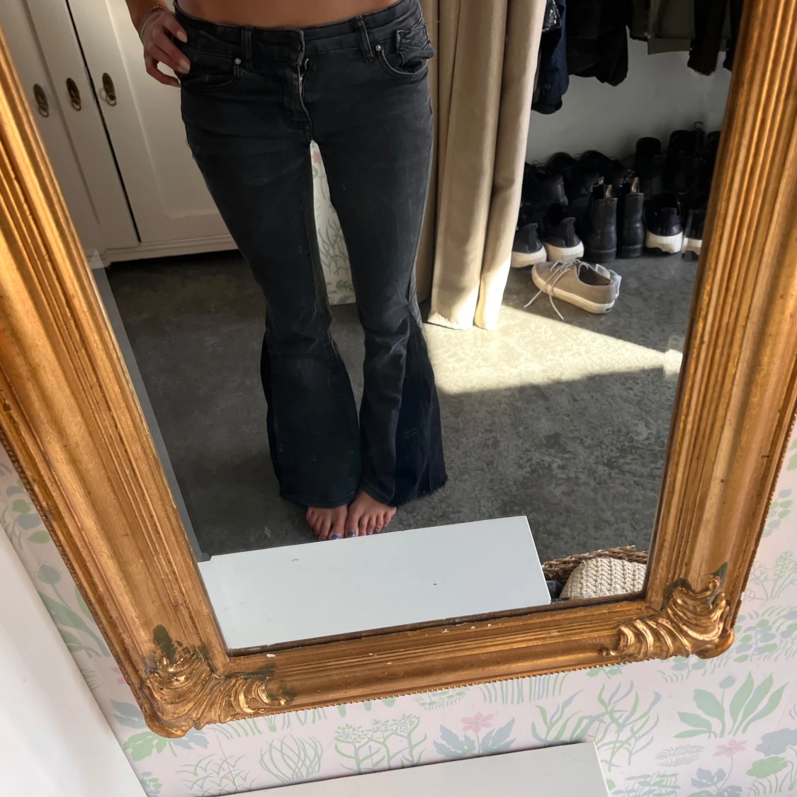 Svarta bootcut jeans med låg midja - 1