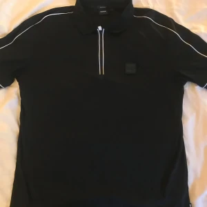 Hugo Boss Piké  - Hugo Boss piké - Storlek M