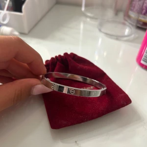 Fint armband - Säljer ett fint armband i stainless steel