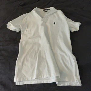 Ralph lauren pike - Säljer en Ralph lauren pike i storlek S, Den har inte ens används utomhus har endast testat sen glömt använda den så den har bara varit i garderoben, Helt ny skick.