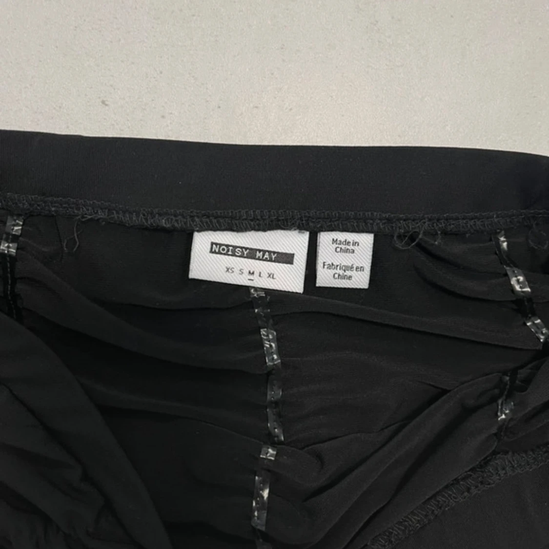 Svart kortkjol från Noisy May - 1