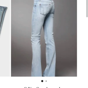 G rise jeans  - Säljer nu dessa svin snygga G rise jeans i färgen Ice, ljusblå. Storlek Xs- short och passade i längden på mig som är 165 ca… För små så prislapp sitter kvar! Skriv för fler frågor eller bilder🩷