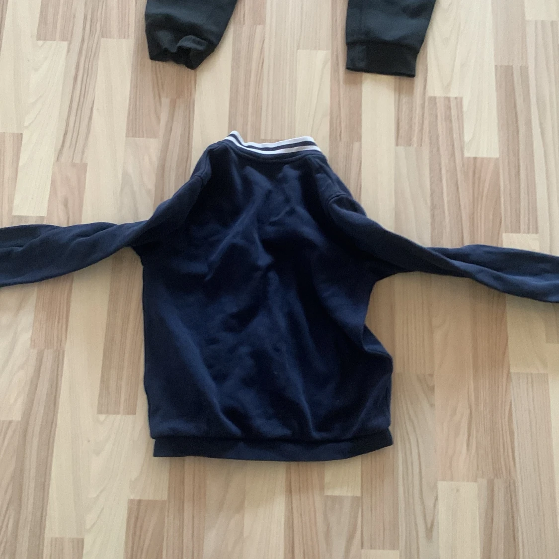 Blå bomberjacka från Lacoste Sport - 4